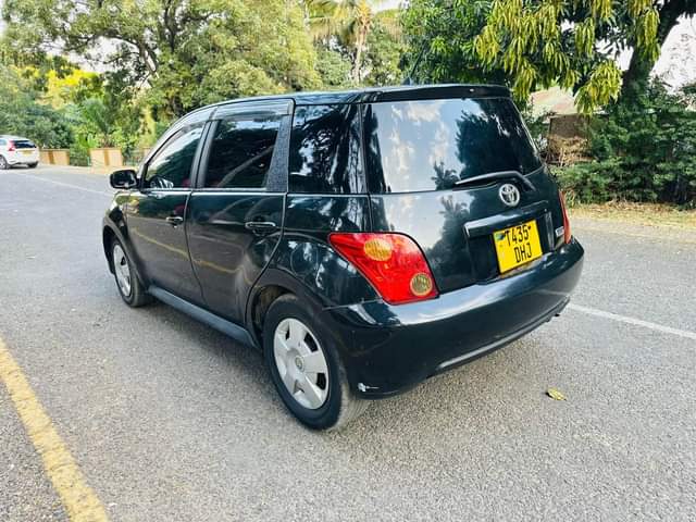 A picture of TOYOTA IST