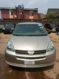 A picture of Toyota sienna 2005 tokunbo