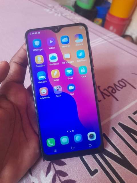 A picture of Vivo y93