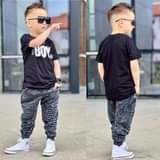 A picture of Tshirt na jeans