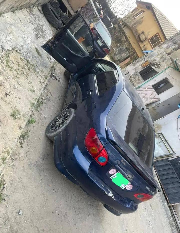 A picture of Toyota Corolla 04