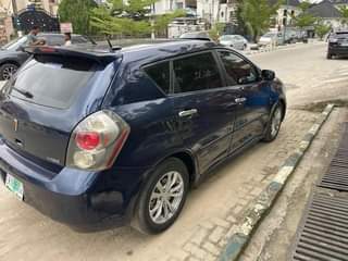 A picture of 2010 V clean Pontiac Vibe perfect engine and gear neatly