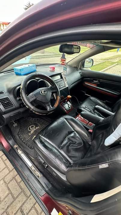 A picture of Fast Deal Registered Rx330 2006 model