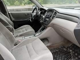 A picture of 2004 Toyota Highlander First body Absolutely good 3 8m Port