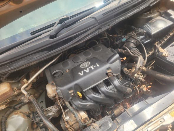 A picture of TOYOTA VITZ 2012 1 0CC