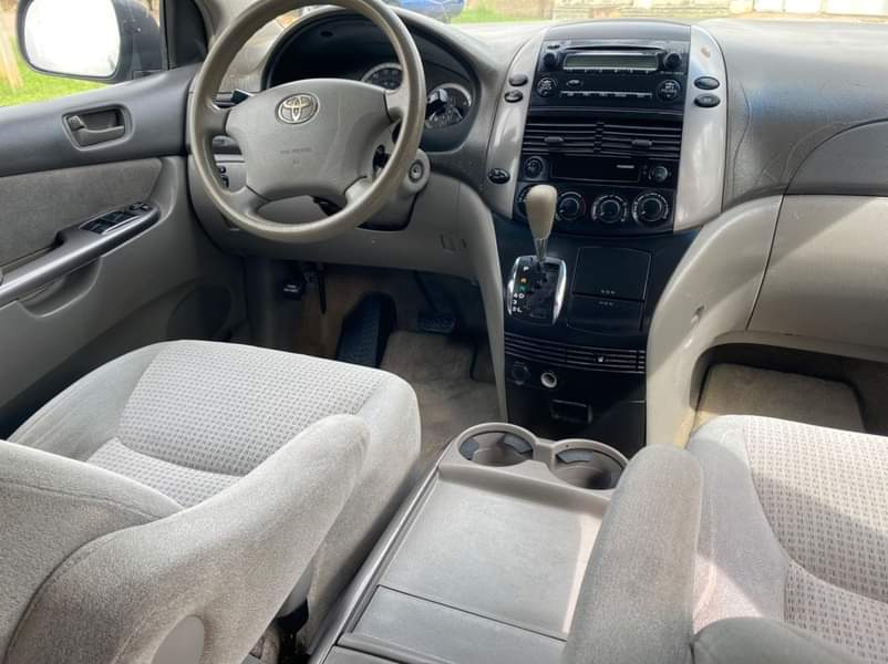 A picture of EXTREMELY SOUND PRE OWNED 2006 TOYOTA SIENNA LE PROPERLY DOCUMENTED