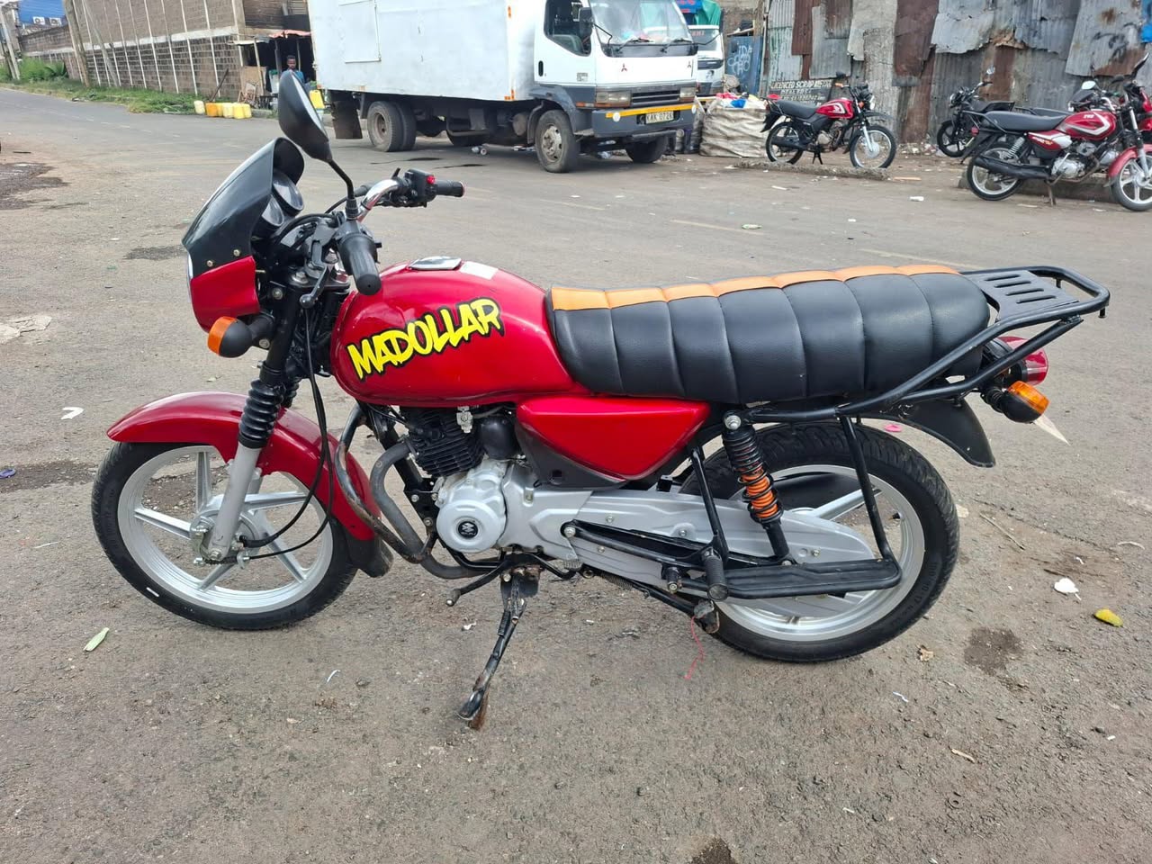bajaj boxer