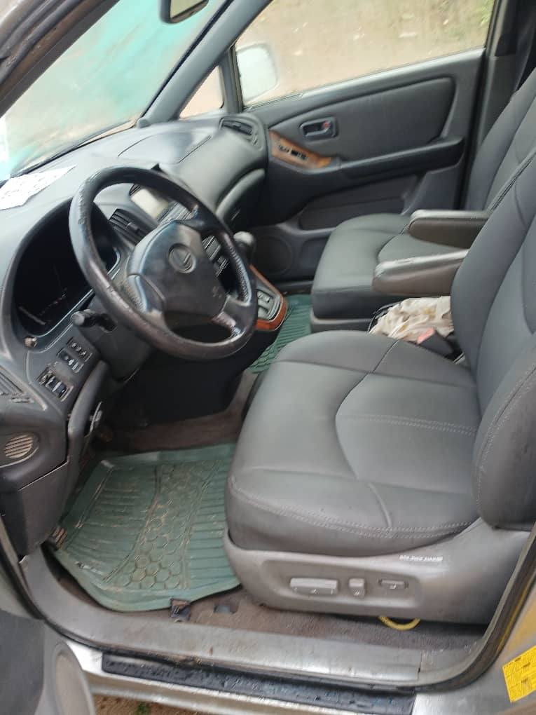 A picture of Belgium Grade Honda CRV 2006 First User Price 3 5m