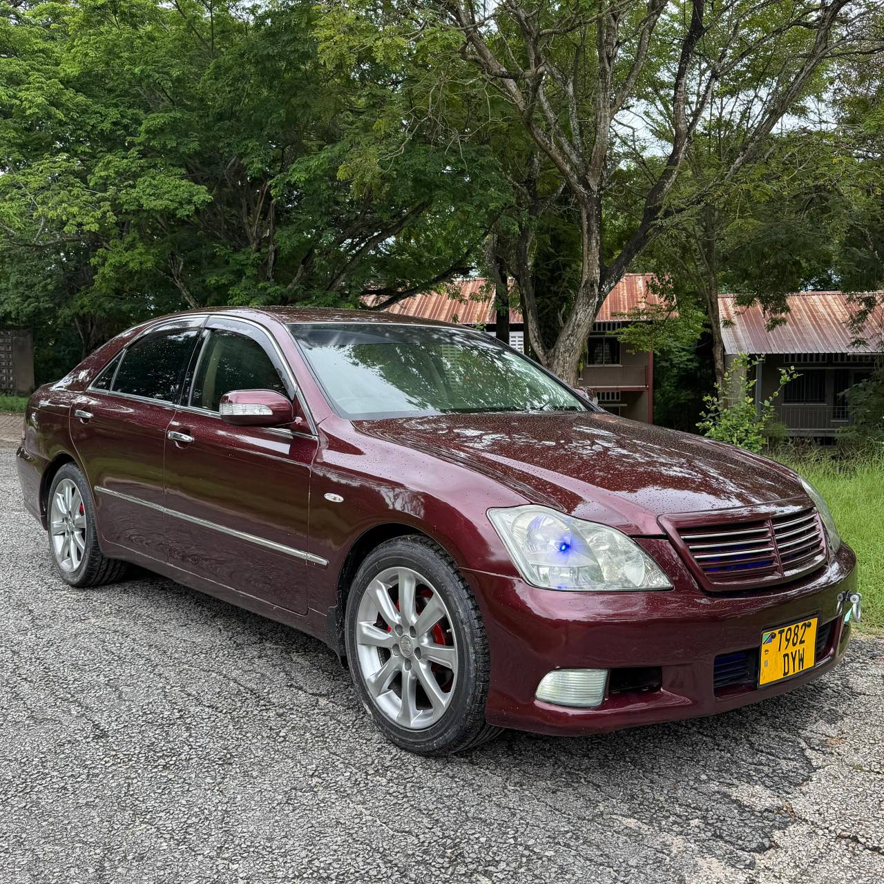 A picture of TOYOTA CROWN ATHLETE Year 2006 Full A c Engine Cc