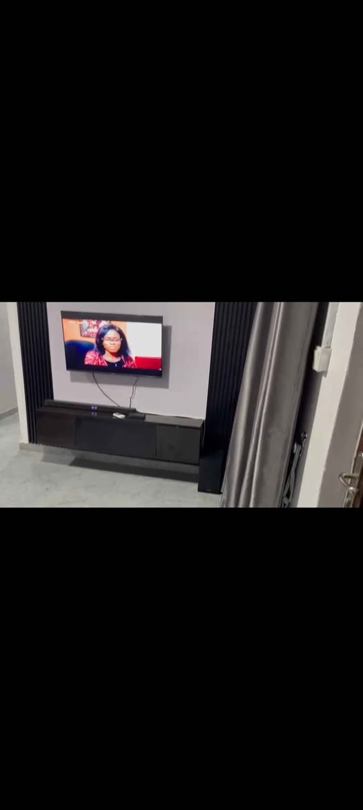 A picture of Tv Consol all up for grab clean beat 