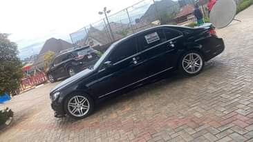 A picture of Few months used Mercedes Benz C350 2011 model with panoramic