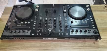 A picture of Pioneer ddj S1