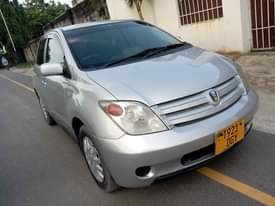 A picture of Toyota ist.on sale year 2005 price 10.5 hajaguswa Iko fresh