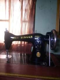A picture of Singer sewing machine used like New working perfectly only d