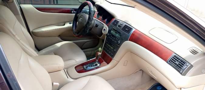 A picture of Super sharp LEXUS es300 Belgium grade 1 year use Prize