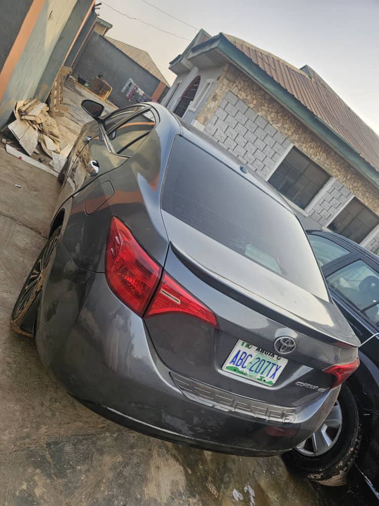 A picture of Keyless 2016 Toyota Corolla with untampered and unscrewed engine good