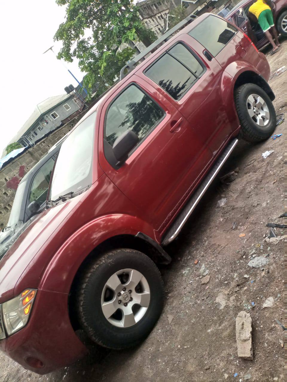 A picture of Nissan pathfinder