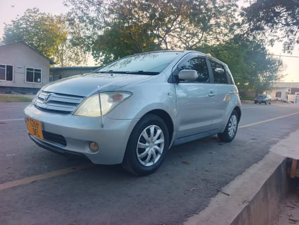 A picture of TOYOTA IST