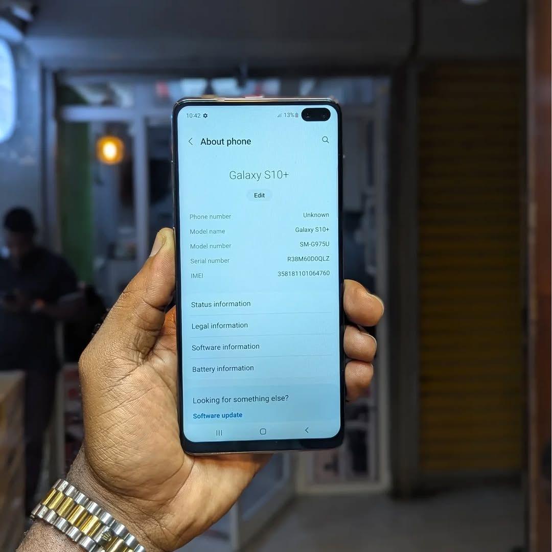 A picture of Samsung Galaxy S10 CLEAN