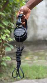 A picture of NIPE 75000 TU NIKUPE HEADPHONE KALI USED KUTOKA UK HAZINA