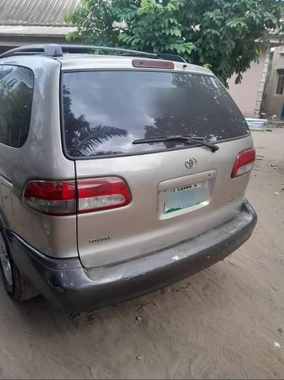A picture of Toyota sienna 2002