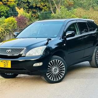 A picture of Toyota harrier new model