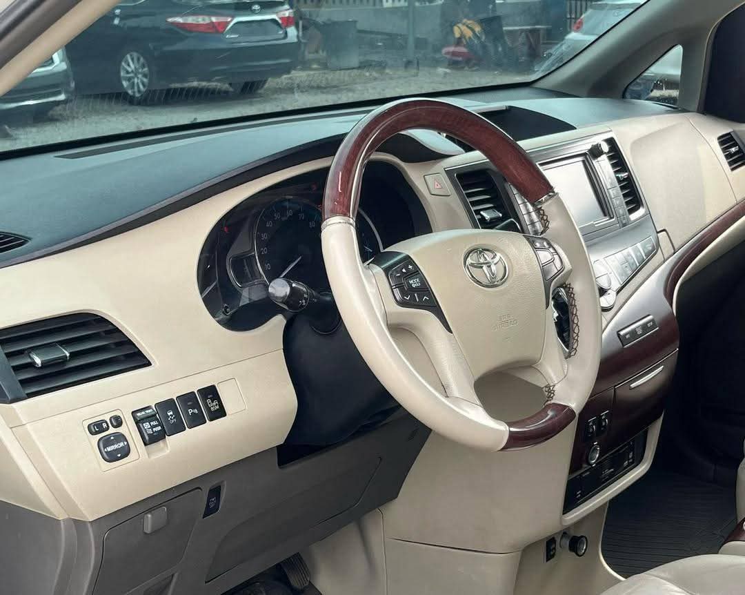 A picture of SUPER CLEAN TOYOTA SIENNA 2013 MODEL