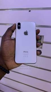 A picture of iPhone X 64GB white