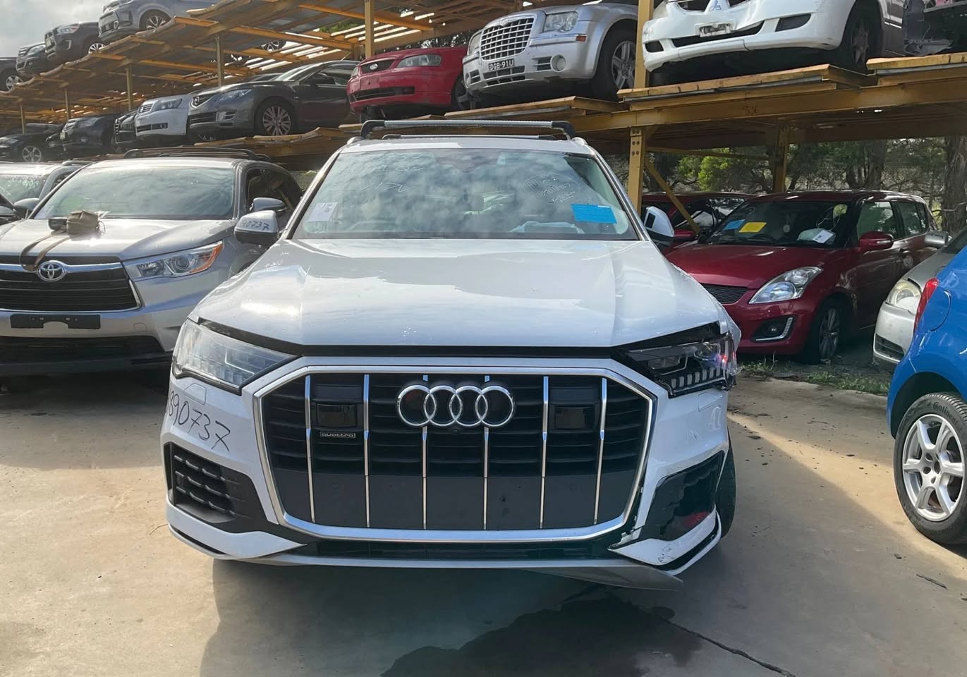 A picture of DAMAGED AUDI Q7 AUTO READY TO BE IMPORTED UGX38M CALL