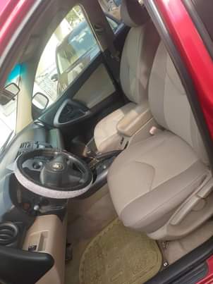 A picture of RAV4 2009