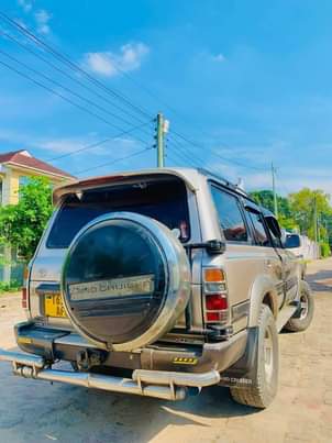 A picture of TOYOTA LAND CRUISER VX