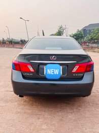 A picture of AVAILABLE FOR SALE Model Lexus Es 350 Neatly used Toks