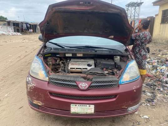 A picture of Toyota sienna is for sale