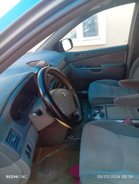 A picture of 2006 Toyota sienna