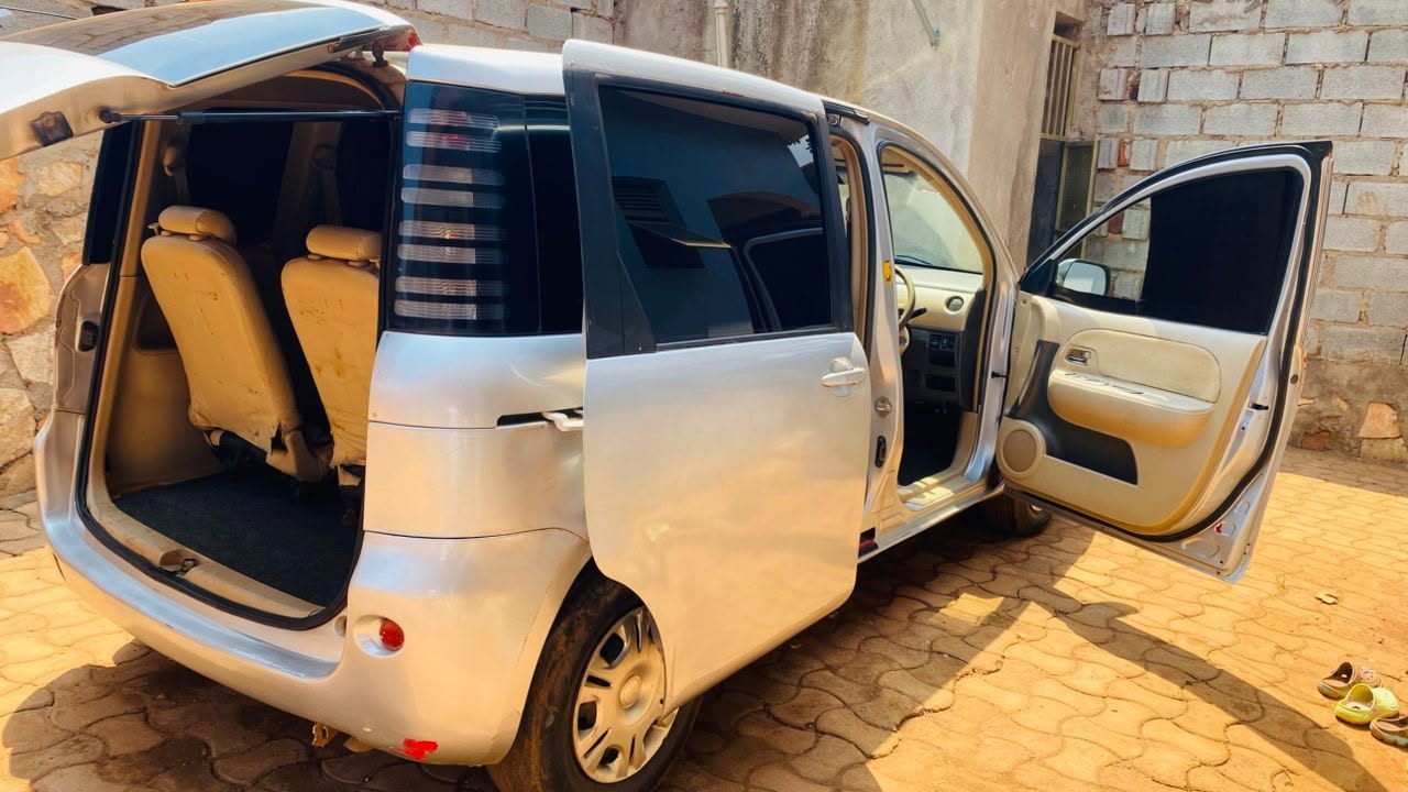 A picture of Toyota sienta