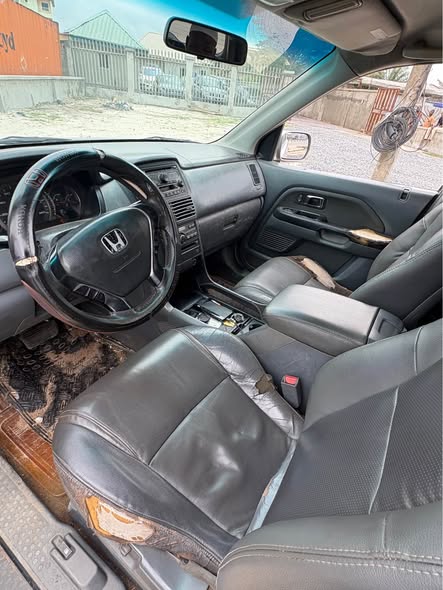 A picture of 2005 HONDA PILOT