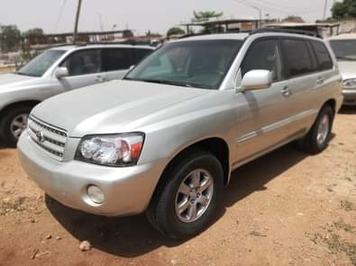 A picture of Clean used Toyota highlander 2004 model with duty Location is