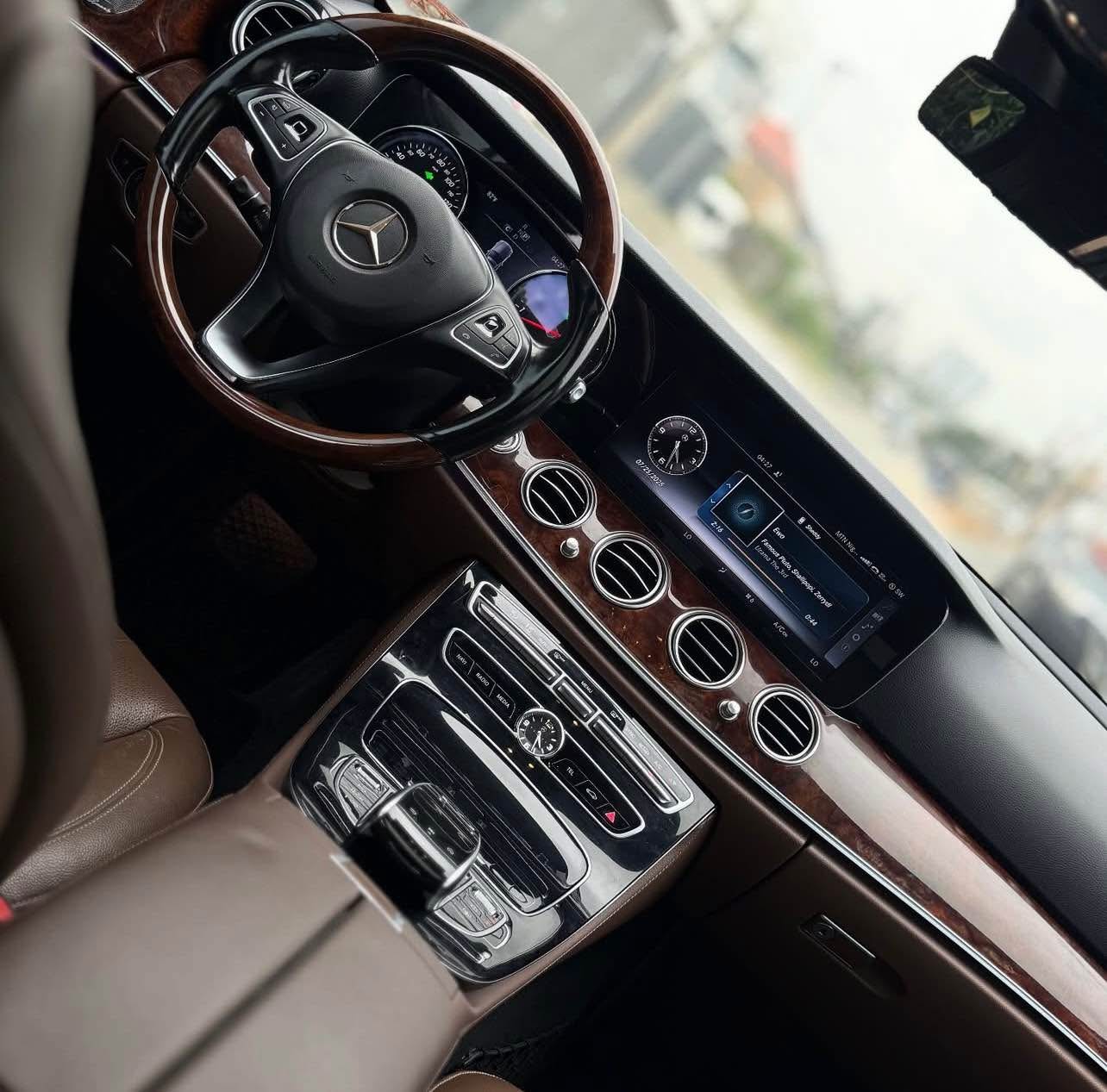 A picture of Sharp Reg Mercedes Benz E300 2017. WhatsApp 09081161215