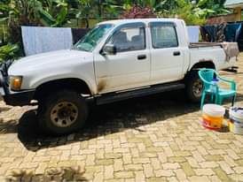 A picture of Toyota hilux Diesel 3L Gearbox excellent Engine excellent Karibu sana0782947780