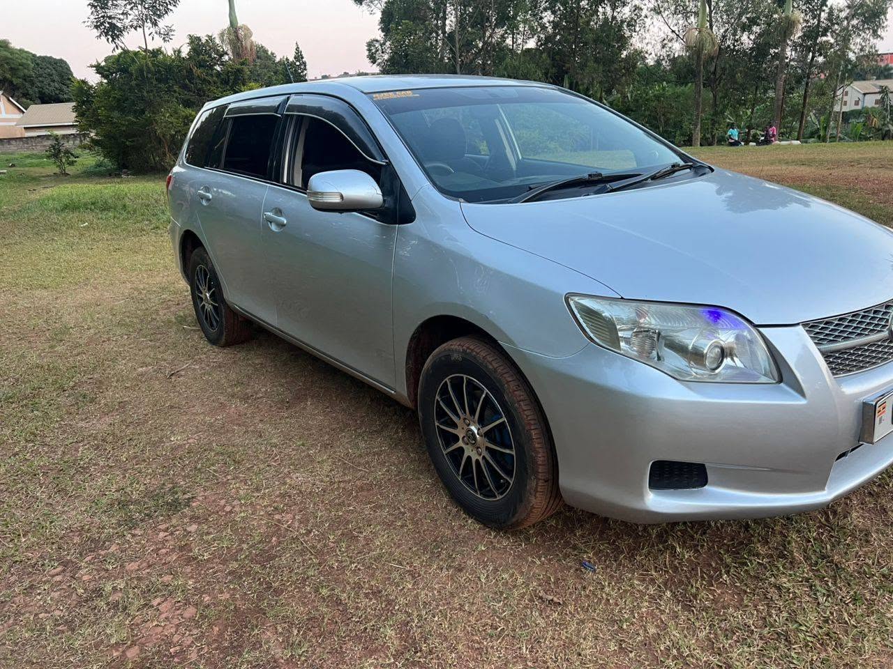 A picture of Toyota fielder in very good condition 23m
