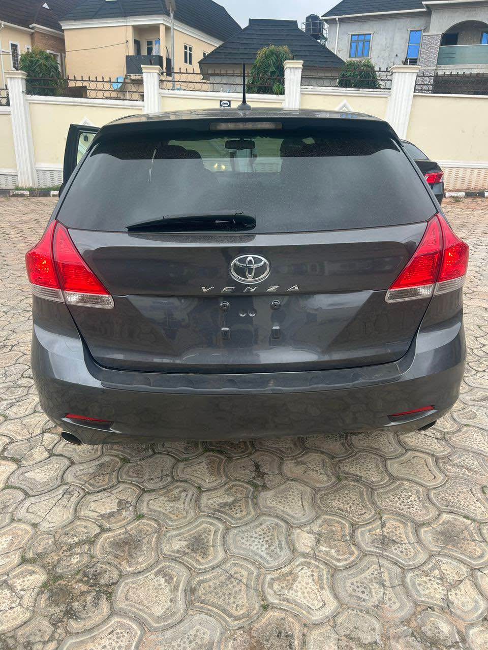 A picture of Very clean tokunbo venza 2010