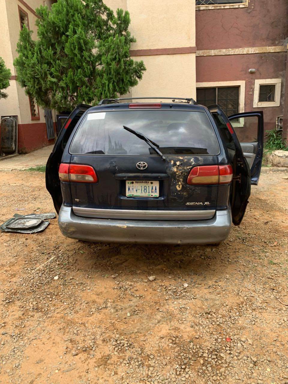 A picture of 02 Toyota sienna