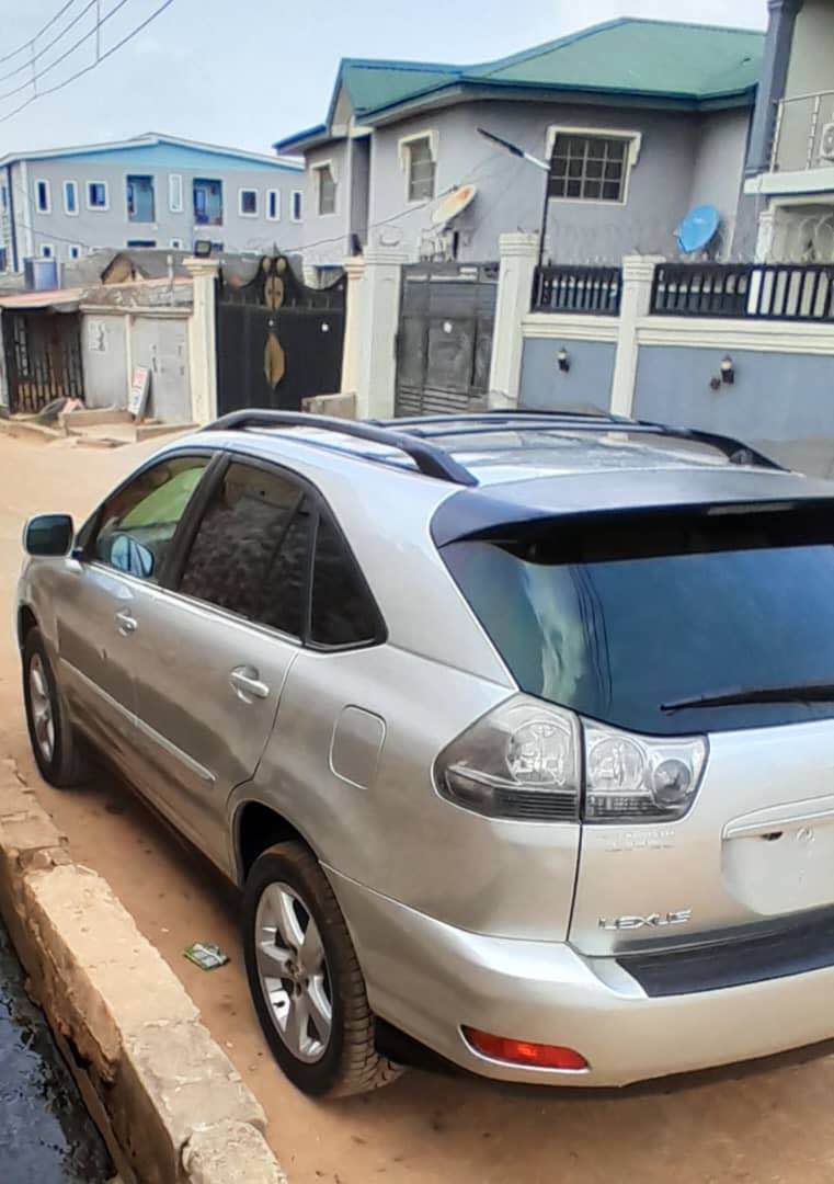 A picture of Lexus Rx330 08164628801