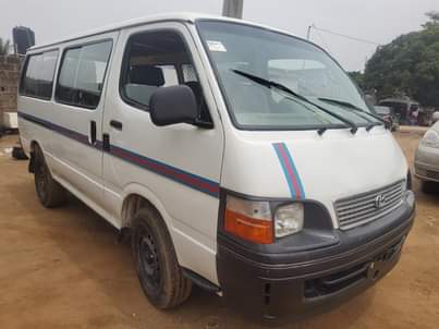 A picture of Toyota Hiace Big Bumper 
