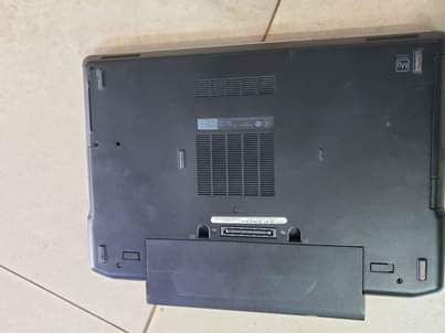 A picture of Dell laptop