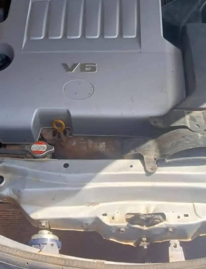 A picture of Distress 2008 Lexus ES350 with Belgium engine gear issue going