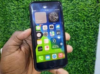 A picture of iPhone 7 plain128gb