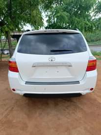 A picture of Toyota Corolla LE 2005 model toks standard