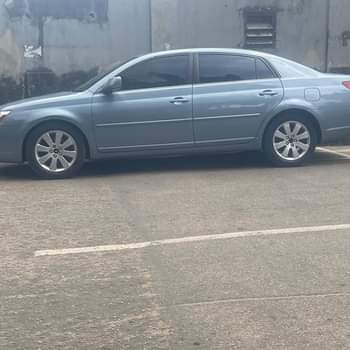 A picture of Toyota Avalon 2007