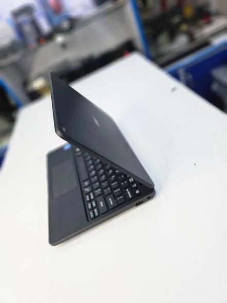 A picture of Acer travel mate b 117 series